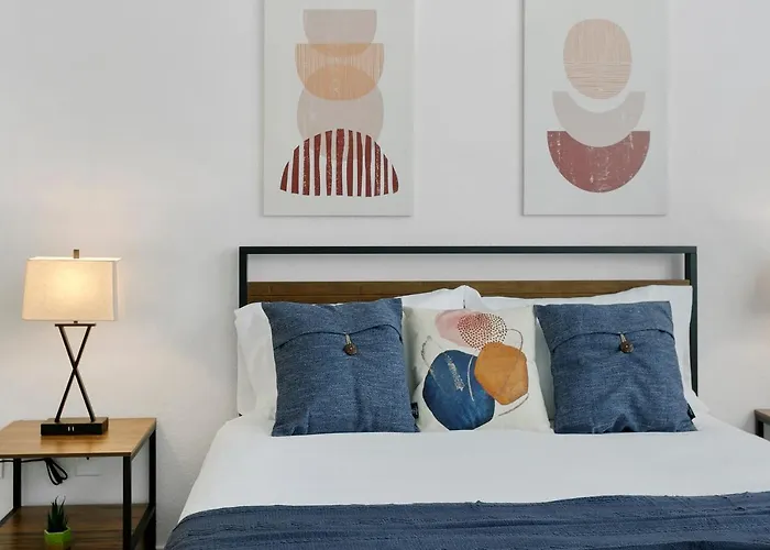 Cozysuites At Apartment *