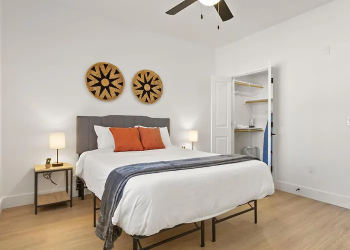 Cozysuites At Apartment *