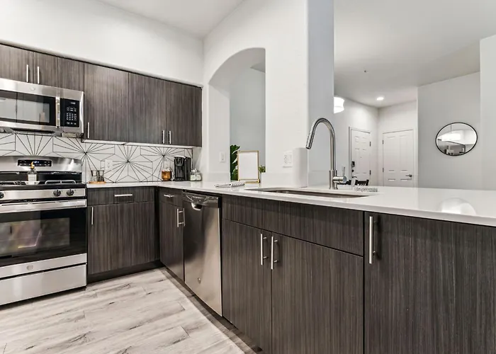 Cozysuites At Apartment