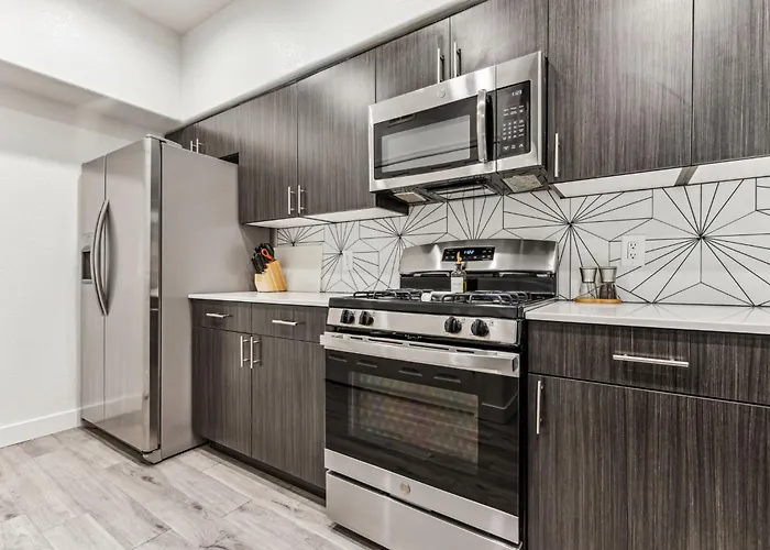 Cozysuites At * Glendale