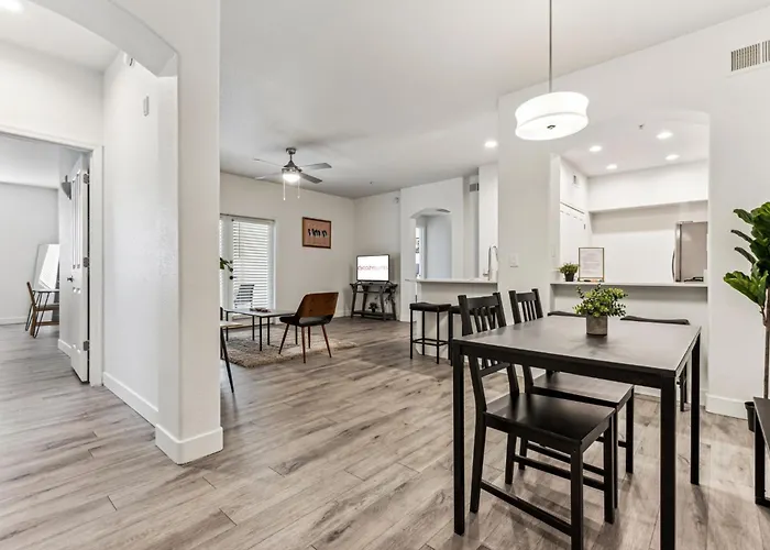 Cozysuites At Apartment Glendale