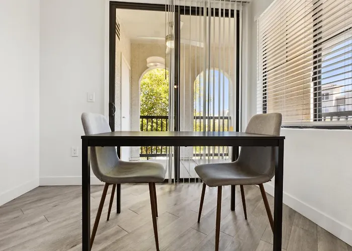 Cozysuites At Apartment *