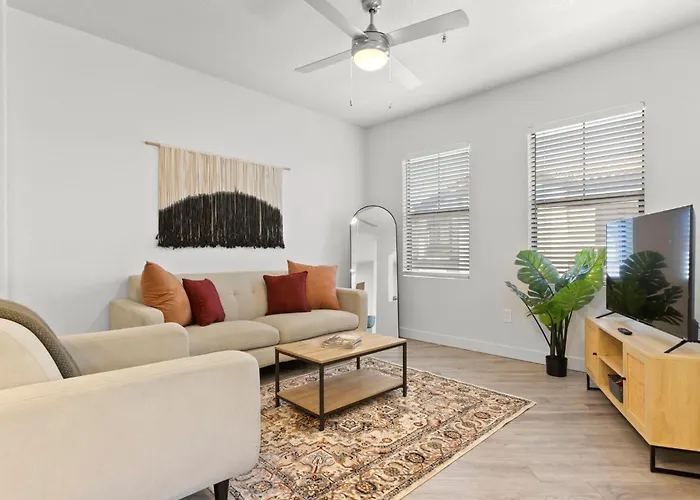 Cozysuites At Apartment