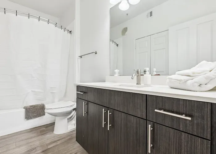 Cozysuites At Apartment
