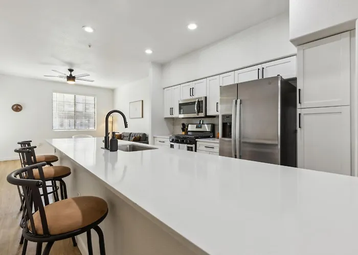 Cozysuites At Apartment